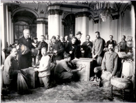 Упаковка музейных ценностей в Предцерковном зале Екатерининского дворца для эвакуации в Москву. Осень 1917