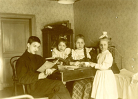 А.Г. Чубаров с сёстрами Елизаветой, Ольгой и Анной. Россия. 1899