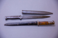 Два штык-ножа с ножнами образца 1884/98 годов к винтовке системы Маузер 