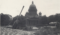 Зенитная батарея в Александровском саду. 1942 год. Фото предоставлено ГМП ''Исаакиевский собор''
