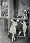 Потемкин И.П. Дети в брошенной трансформаторной будке. 1988. Фотография