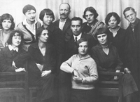 Фото Н.М. Суетина в коллективе художников. 1934 год 