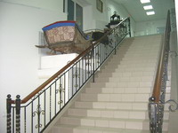 Лестница из прошлого в будущее в Музее истории и культуры города Воткинска.
