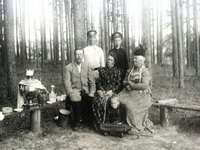 A.С. Попов с семьей