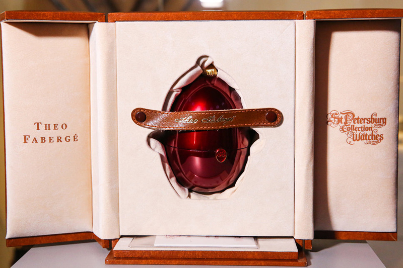 Часы по эскизам Тео Фаберже подарили музею-заповеднику «Царское Село»