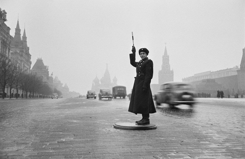 Владимир Степанов. Проезд по Красной площади разрешён. 1950-е © Галерея Люмьер
