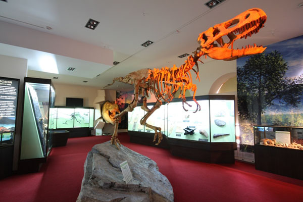 Cкелет хищного динозавра Тарбозавра