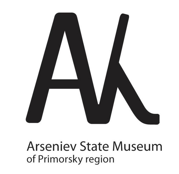 Логотип Приморского государственного объединенного музея имени В.К. Арсеньева