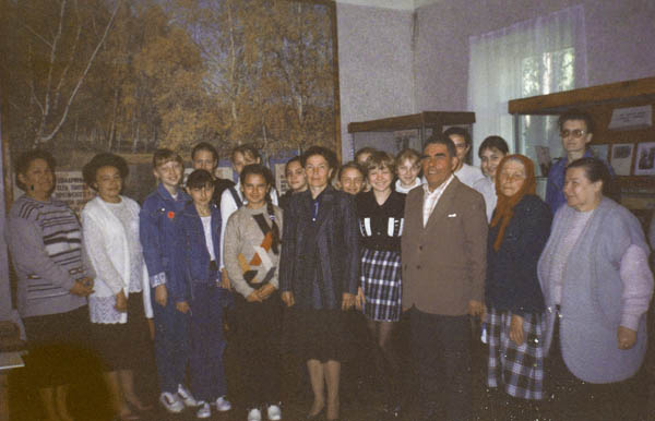 Встреча учащихся школы №1 с наследниками семьи Кичелиных в районном музее.